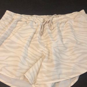OLD NAVY ACTIVE SHORTS XL